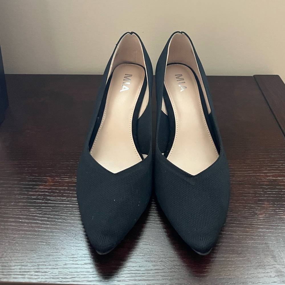 MIA Black pointed Toe Bianca Pumps size 9.5